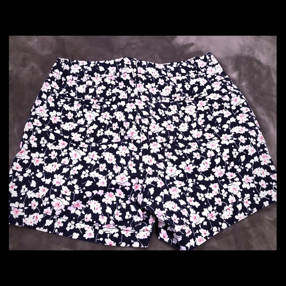 FAUED GLORY women floral Shorts size 8 - Picture 2 of 3